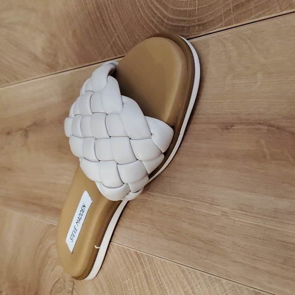 Steve Madden Paisley Creamy White Sandals - Size 8 - Brand New - Picture 2 of 7